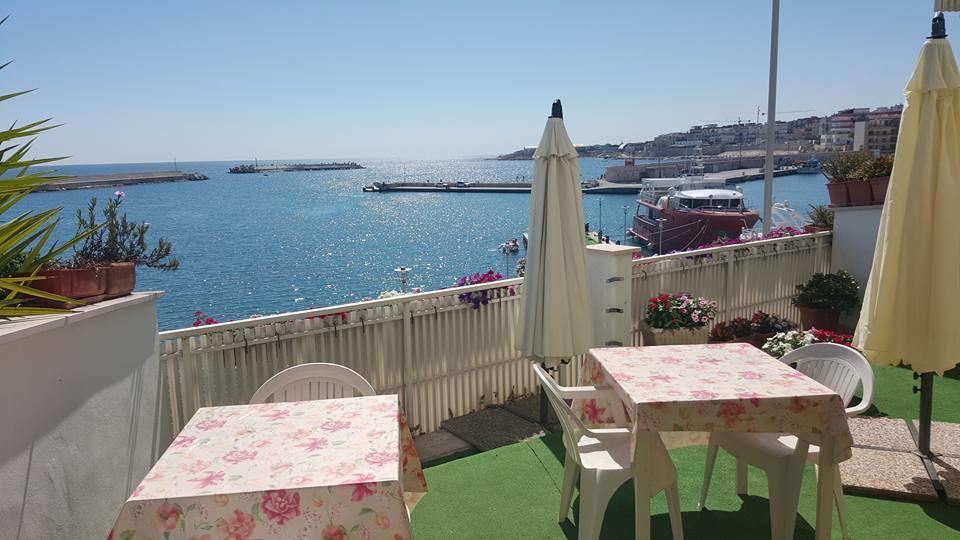 B&B La Baia Sea Rooms ビシェーリエ エクステリア 写真