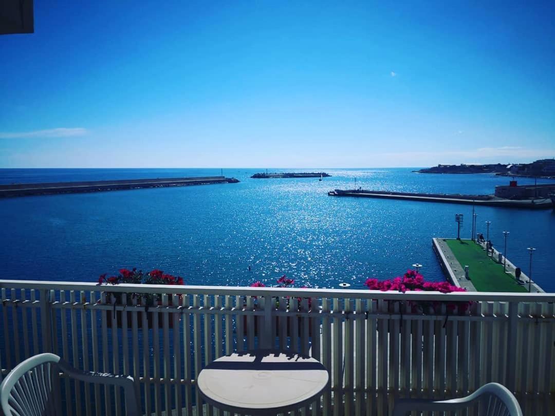 B&B La Baia Sea Rooms ビシェーリエ エクステリア 写真